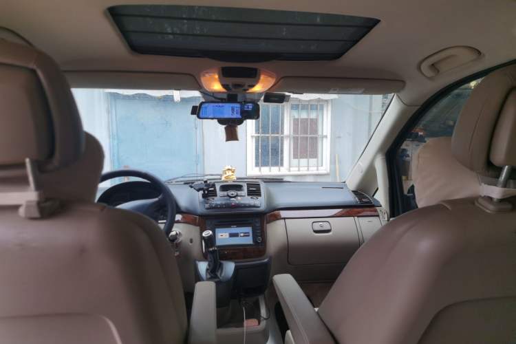 Used Mercedes-Benz Viano 2011 2.5L Navigator Edition Headliner