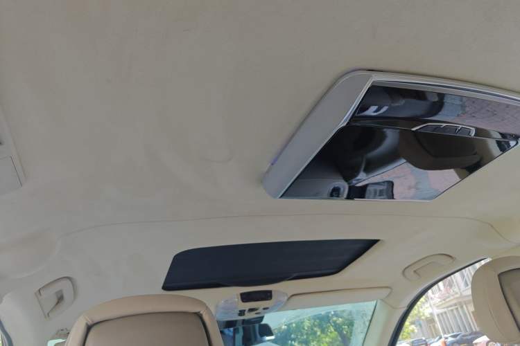 Used Mercedes-Benz Viano 2011 2.5L Prestige Edition Headliner