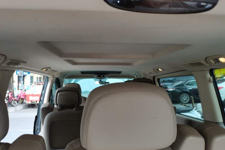 Used Mercedes-Benz Viano 2011 2.5L Luxury Edition Headliner