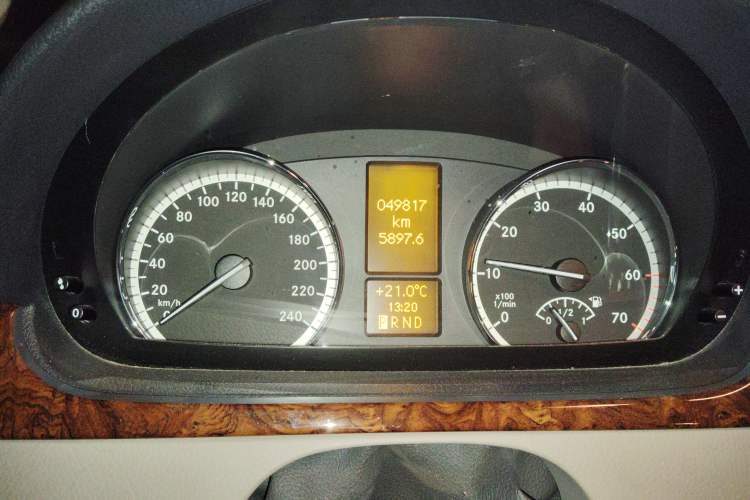 Used Mercedes-Benz Viano 2011 2.5L Navigator Edition Instrument Cluster