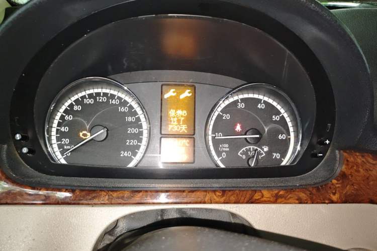 Used Mercedes-Benz Viano 2011 2.5L Luxury Edition Instrument Cluster