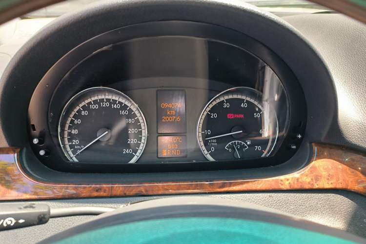 Used Mercedes-Benz Viano 2011 3.5L 125th Anniversary Edition 7 Seats Instrument Cluster