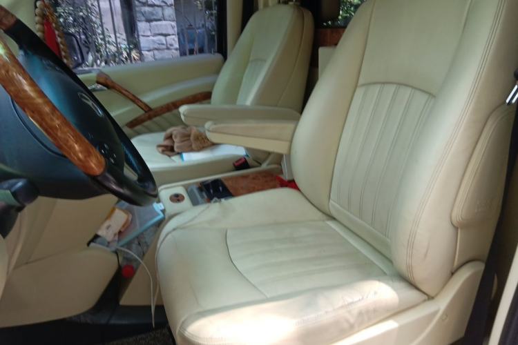 Used Mercedes-Benz Viano 2011 3.5L 125th Anniversary Edition 6 Seats Left Front Seat