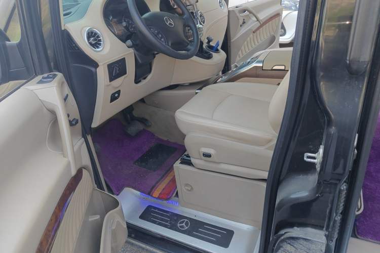 Used Mercedes-Benz Viano 2011 2.5L Prestige Edition Left Front Seat