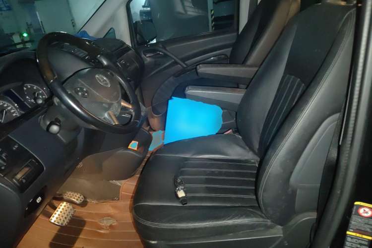 Used Mercedes-Benz Viano 2011 3.5L 125th Anniversary Edition 7 Seats Left Front Seat