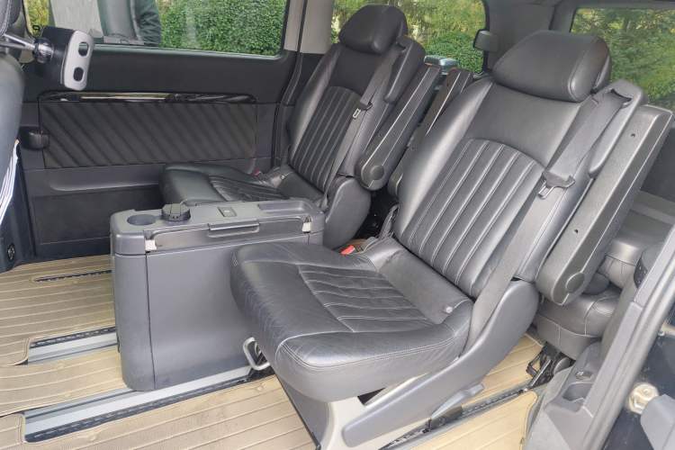 Used Mercedes-Benz Viano 2011 3.5L 125th Anniversary Edition 7 Seats Left Rear Seat
