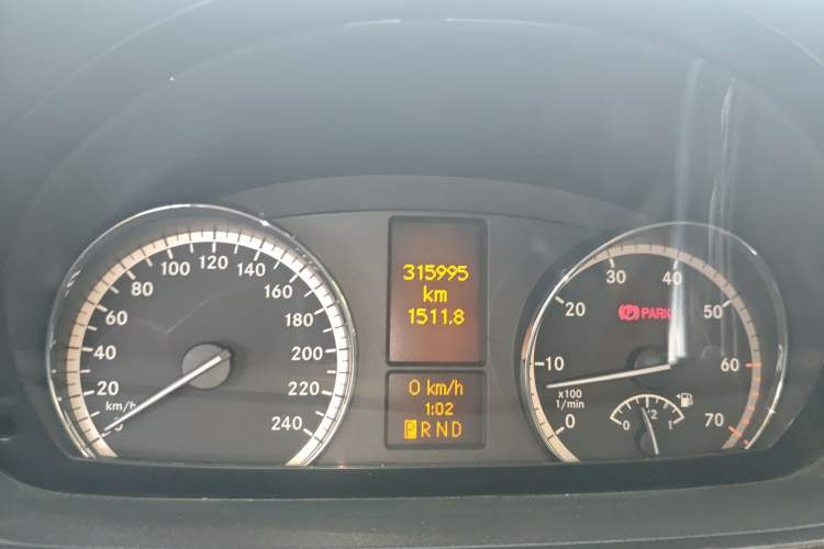 Used Mercedes-Benz Viano 2011 3.5L 125th Anniversary Edition 7 Seats Odometer Close Up