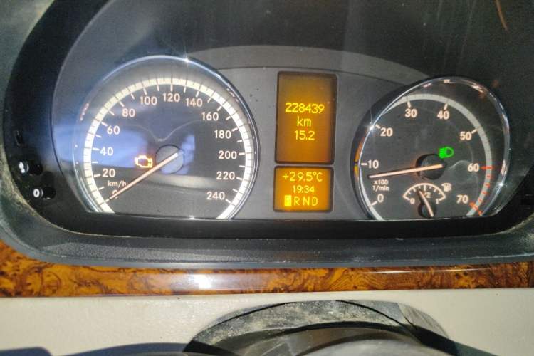 Used Mercedes-Benz Viano 2011 2.5L Navigator Edition Odometer Close Up