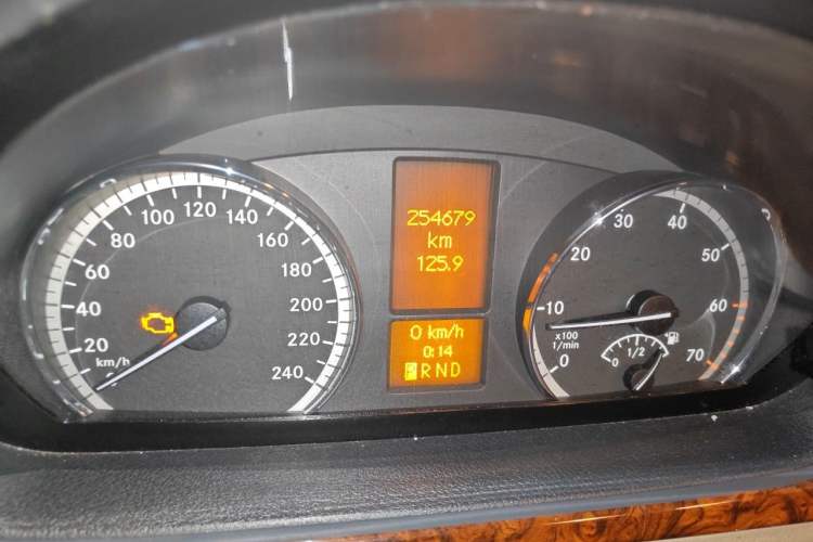 Used Mercedes-Benz Viano 2011 2.5L Navigator Edition Odometer Close Up
