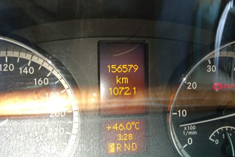 Used Mercedes-Benz Viano 2011 3.5L 125th Anniversary Edition 6 Seats Odometer Close Up
