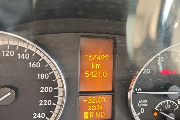 Used Mercedes-Benz Viano 2011 2.5L Navigator Edition Odometer Close Up