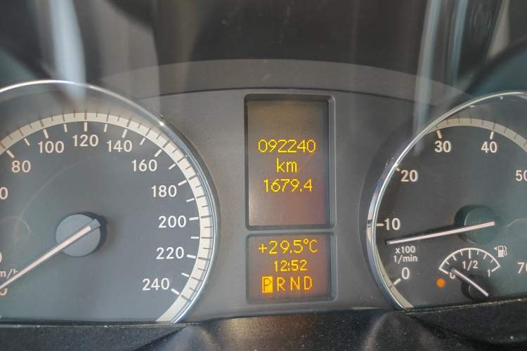 Used Mercedes-Benz Viano 2011 2.5L Prestige Edition Odometer Close Up