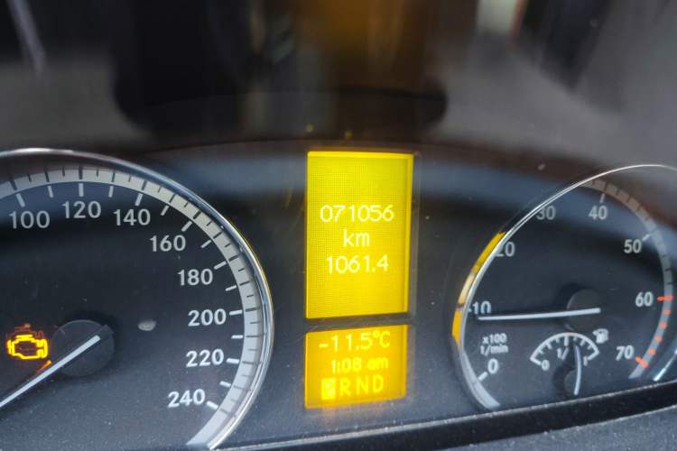 Used Mercedes-Benz Viano 2011 2.5L Navigator Edition Odometer Close Up