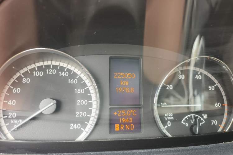 Used Mercedes-Benz Viano 2011 2.5L Prestige Edition Odometer Close Up