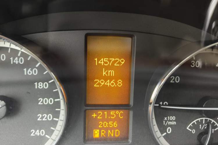 Used Mercedes-Benz Viano 2011 2.5L Luxury Edition Odometer Close Up