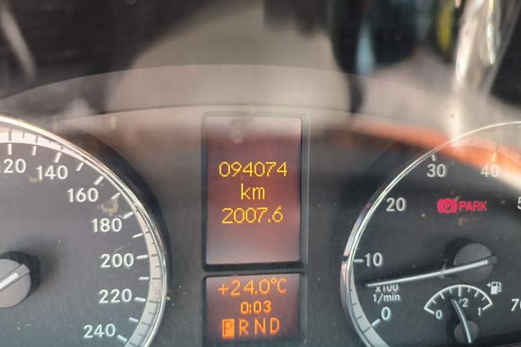 Used Mercedes-Benz Viano 2011 3.5L 125th Anniversary Edition 7 Seats Odometer Close Up