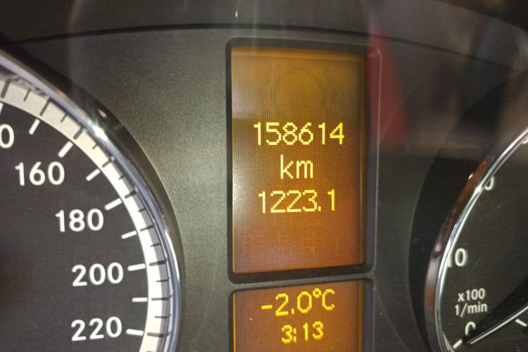 Used Mercedes-Benz Viano 2011 2.5L Prestige Edition Odometer Close Up