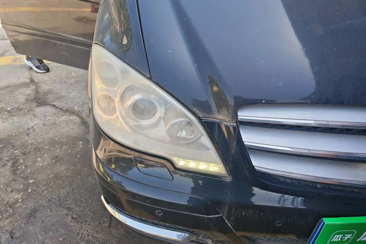 Used Mercedes-Benz Viano 2011 3.5L 125th Anniversary Edition 7 Seats Right Front Headlight
