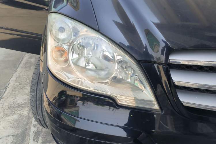 Used Mercedes-Benz Viano 2011 2.5L Navigator Edition Right Front Headlight