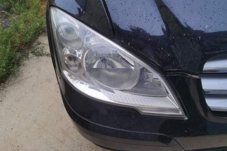 Used Mercedes-Benz Viano 2011 2.5L Navigator Edition Right Front Headlight