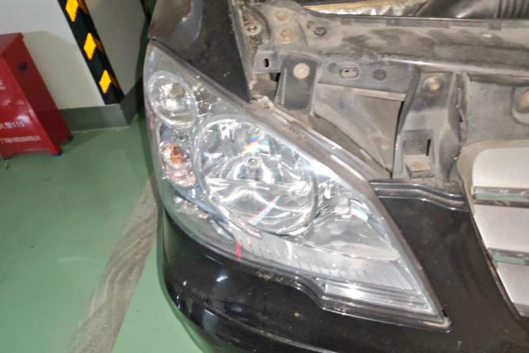 Used Mercedes-Benz Viano 2011 2.5L Navigator Edition Right Front Headlight