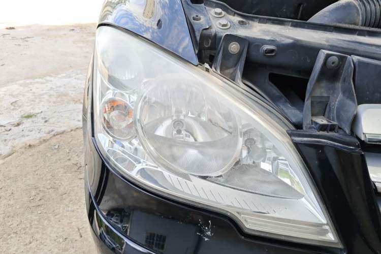 Used Mercedes-Benz Viano 2011 2.5L Navigator Edition Right Front Headlight