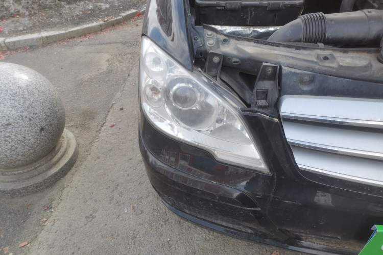Used Mercedes-Benz Viano 2011 2.5L Navigator Edition Right Front Headlight