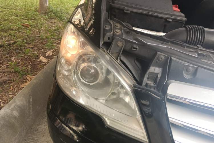 Used Mercedes-Benz Viano 2011 2.5L Navigator Edition Right Front Headlight