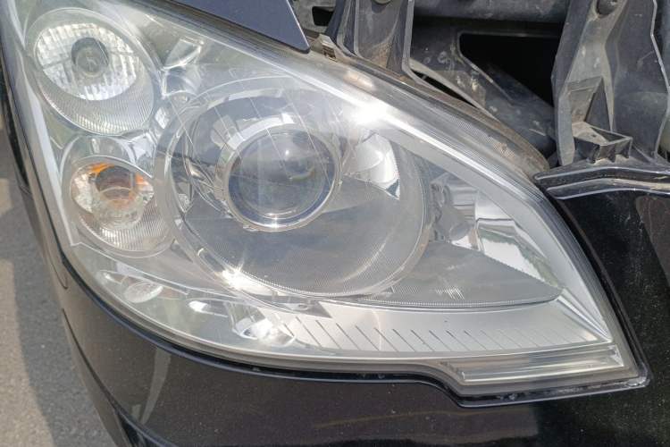 Used Mercedes-Benz Viano 2011 2.5L Navigator Edition Right Front Headlight