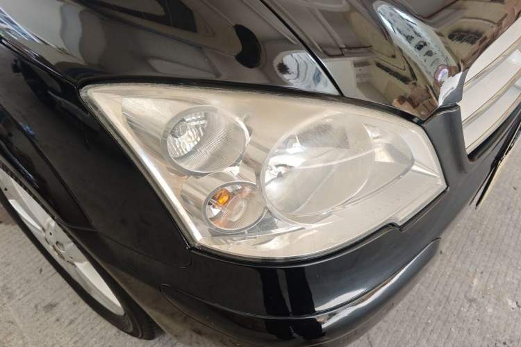 Used Mercedes-Benz Viano 2011 2.5L Navigator Edition Right Front Headlight