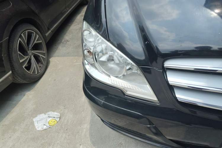 Used Mercedes-Benz Viano 2011 2.5L Prestige Edition Right Front Headlight
