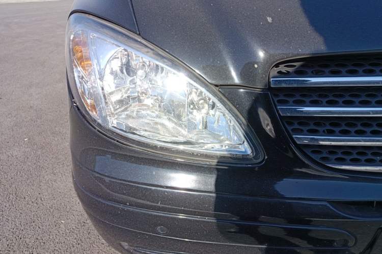 Used Mercedes-Benz Viano 2011 2.5L Prestige Edition Right Front Headlight