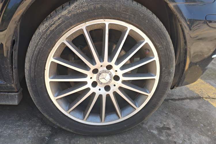 Used Mercedes-Benz Viano 2011 3.5L 125th Anniversary Edition 7 Seats Right Front Wheel Hub