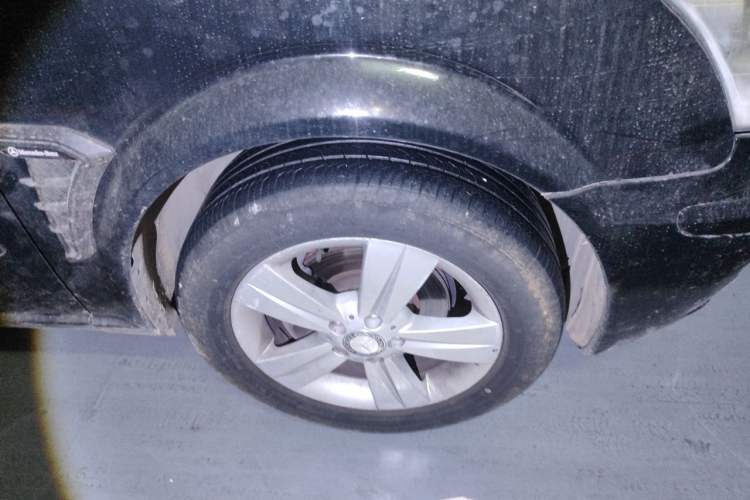 Used Mercedes-Benz Viano 2011 2.5L Navigator Edition Right Front Wheel Hub
