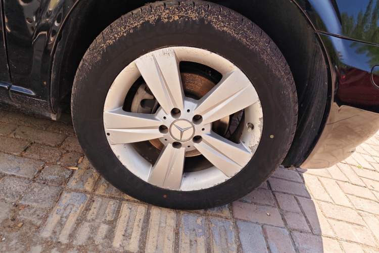 Used Mercedes-Benz Viano 2011 2.5L Prestige Edition Right Front Wheel Hub