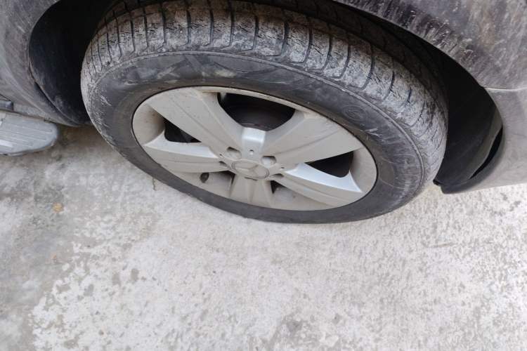 Used Mercedes-Benz Viano 2011 2.5L Navigator Edition Right Front Wheel Hub