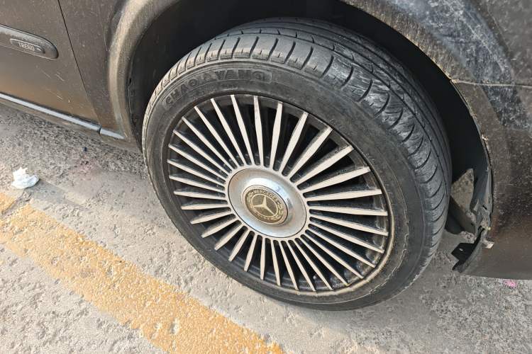 Used Mercedes-Benz Viano 2011 2.5L Luxury Edition Right Front Wheel Hub