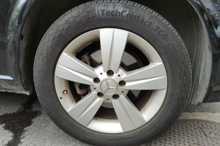 Used Mercedes-Benz Viano 2011 2.5L Luxury Edition Right Front Wheel Hub