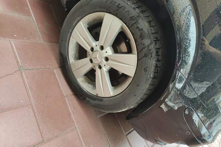 Used Mercedes-Benz Viano 2011 2.5L Prestige Edition Right Front Wheel Hub