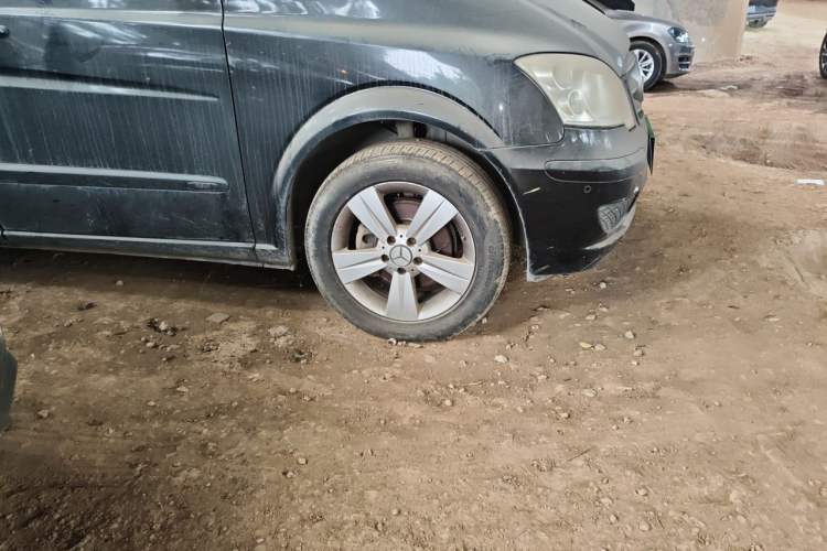 Used Mercedes-Benz Viano 2011 2.5L Luxury Edition Right Front Wheel Hub