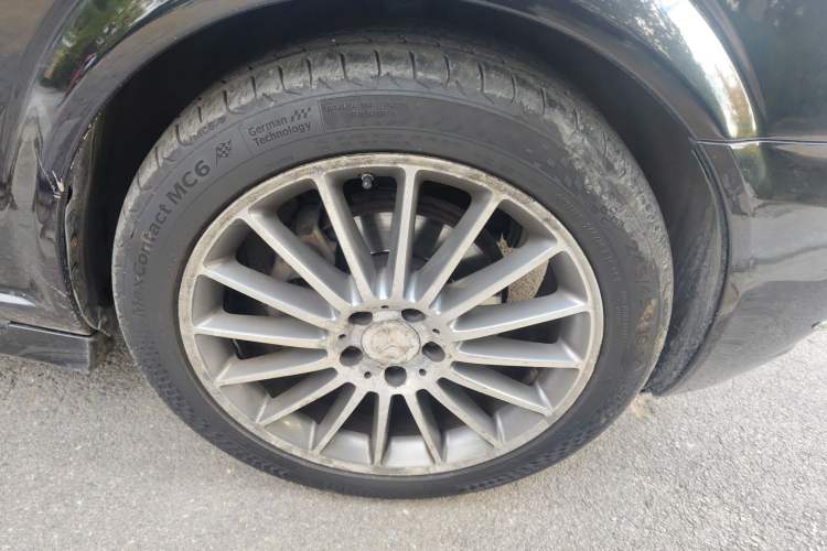 Used Mercedes-Benz Viano 2011 3.5L 125th Anniversary Edition 7 Seats Right Front Wheel Hub