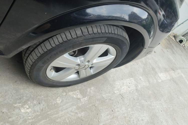 Used Mercedes-Benz Viano 2011 2.5L Prestige Edition Right Front Wheel Hub
