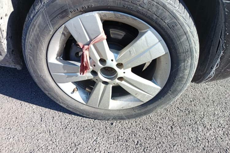 Used Mercedes-Benz Viano 2011 2.5L Prestige Edition Right Front Wheel Hub