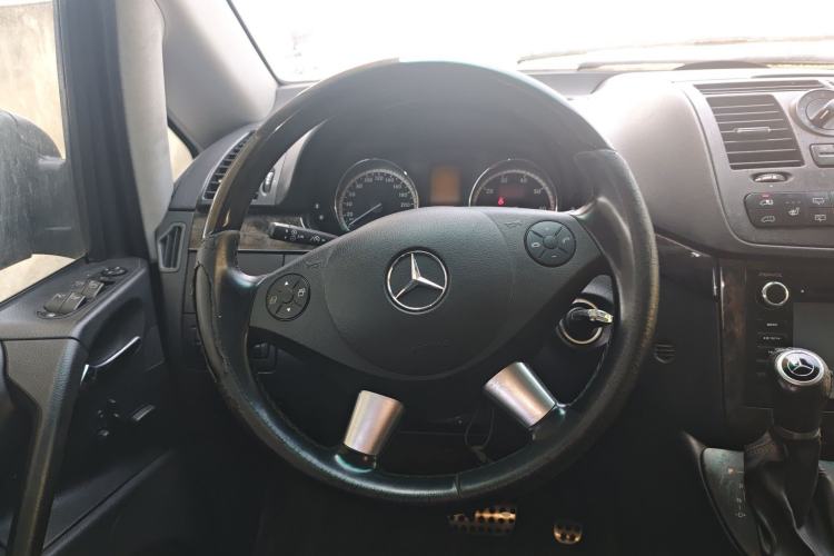 Used Mercedes-Benz Viano 2011 3.5L 125th Anniversary Edition 7 Seats Steering Wheel