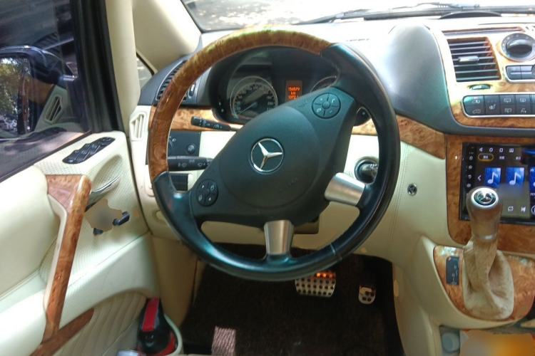 Used Mercedes-Benz Viano 2011 3.5L 125th Anniversary Edition 6 Seats Steering Wheel