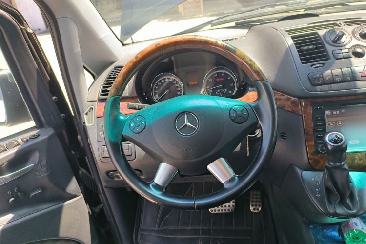 Used Mercedes-Benz Viano 2011 3.5L 125th Anniversary Edition 7 Seats Steering Wheel