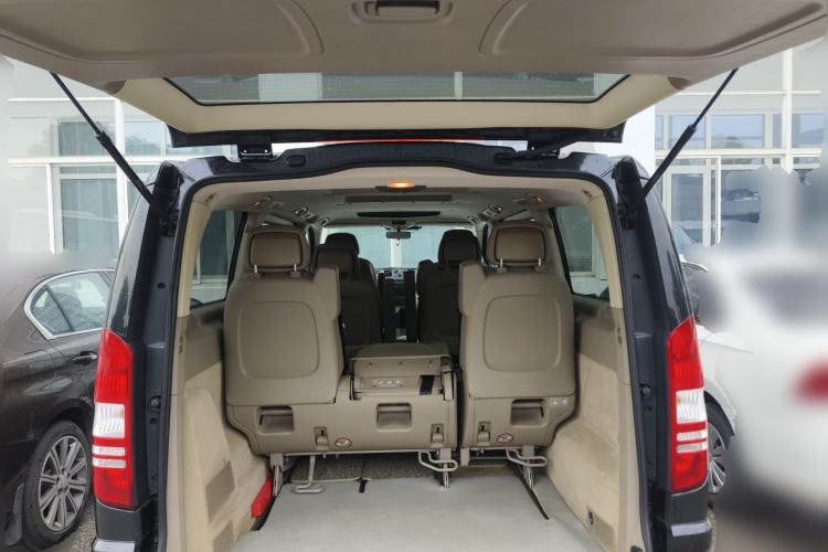 Used Mercedes-Benz Viano 2011 2.5L Luxury Edition Trunk