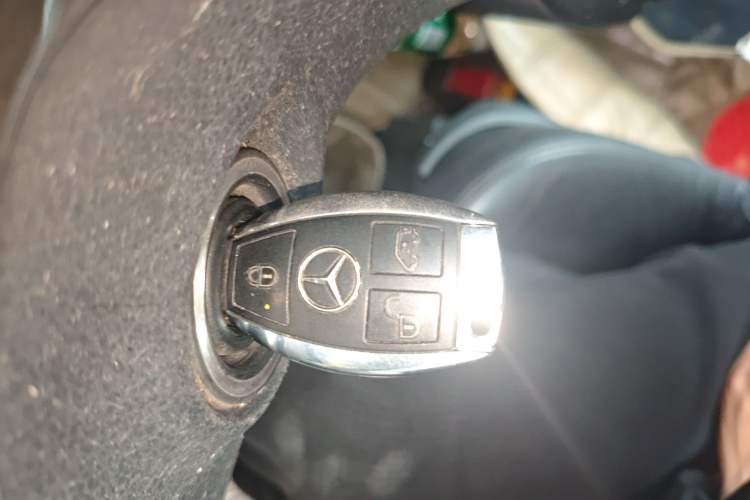 Used Mercedes-Benz Viano 2011 3.5L 125th Anniversary Edition 7 Seats Vehicle Key