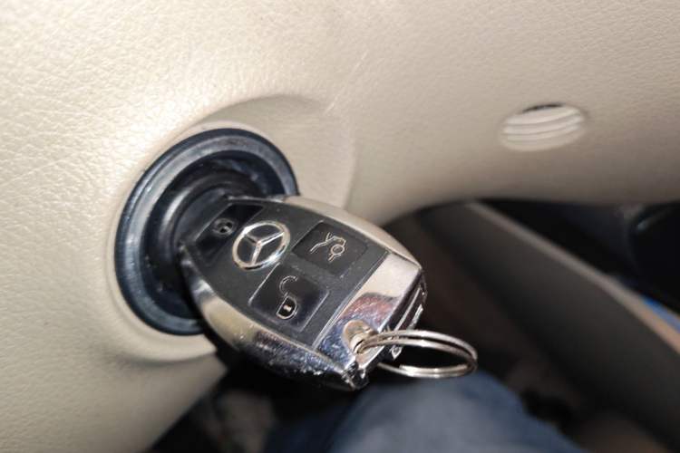 Used Mercedes-Benz Viano 2011 2.5L Navigator Edition Vehicle Key