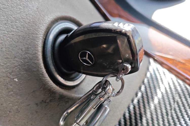 Used Mercedes-Benz Viano 2011 2.5L Prestige Edition Vehicle Key